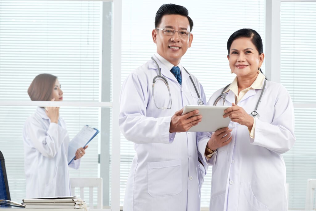 Professional on call doctor and medical team ready for home visit service in Canggu – available as 24 hour doctor on call for your healthcare needs.